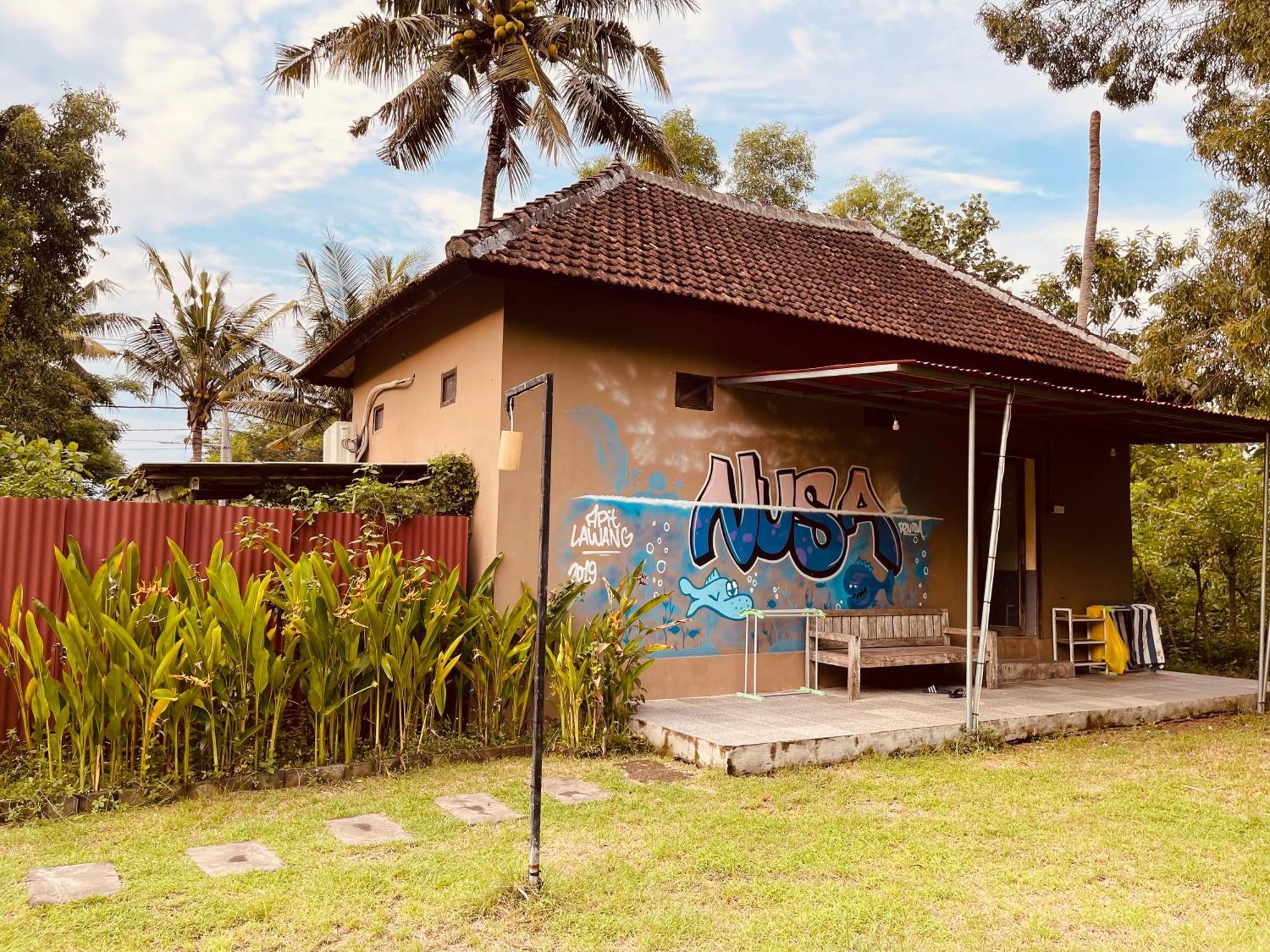 Pedidi Penida Hostel Batununggul Exteriör bild